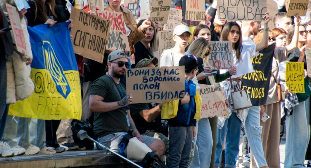 У Міжнародний день миру відбулися акції на підтримку полонених захисників Маріуполя (фото)