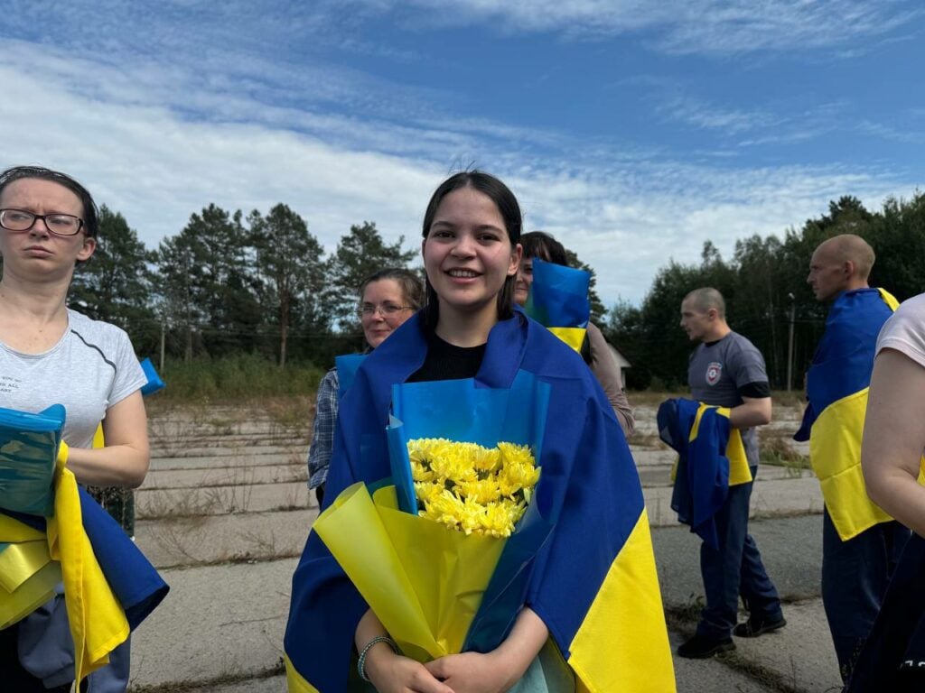 Україна повернула ще 49 людей з російського полону (відео)