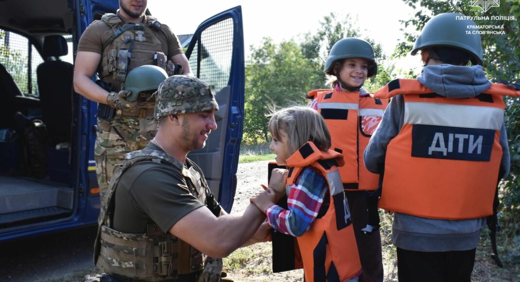 У 16 населених пунктах Донеччини триває примусова евакуація дітей з родинами: у них досі залишаються 1 437 неповнолітніх