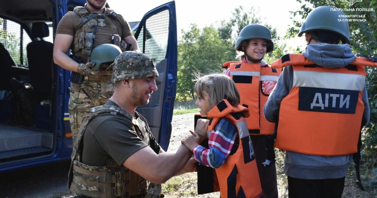 У 16 населених пунктах Донеччини триває примусова евакуація дітей з родинами: у них досі залишаються 1 437 неповнолітніх