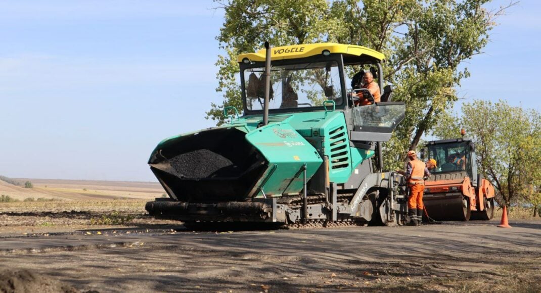 На Донеччині ремонтують 44-кілометрову дорогу коштом резервного фонду держбюджету (фото)