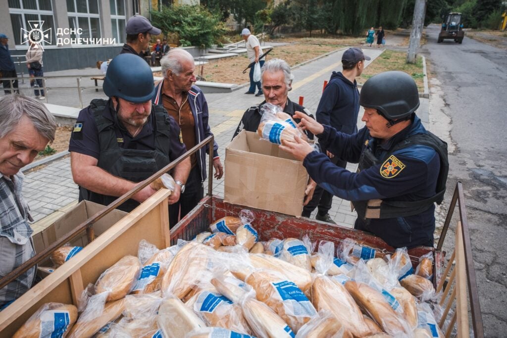 роздача хліба у миколаївці