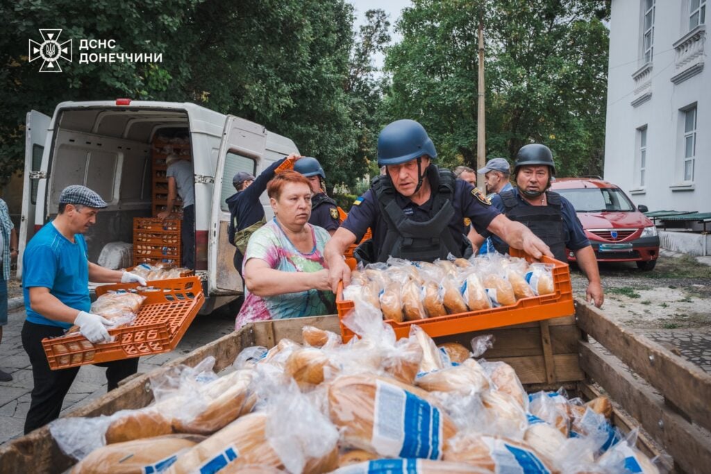 раздача хлеба в николаевке 3