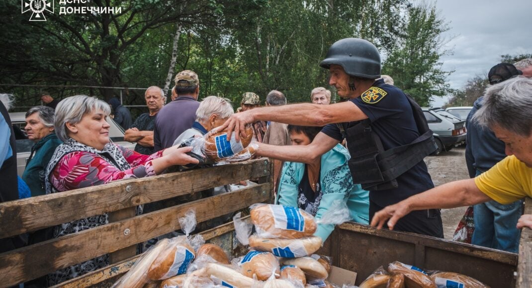 Жителі Миколаївки на Донеччині отримали свіжий хліб (фото)