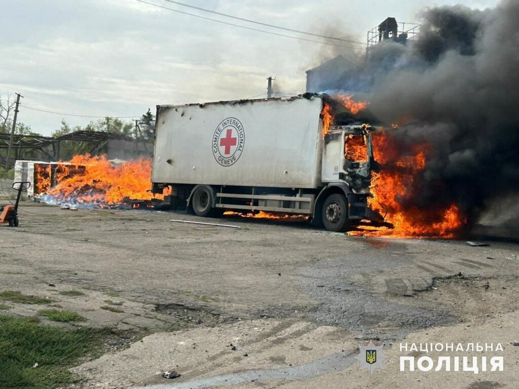 згоріла вантажівка червоного хреста 4