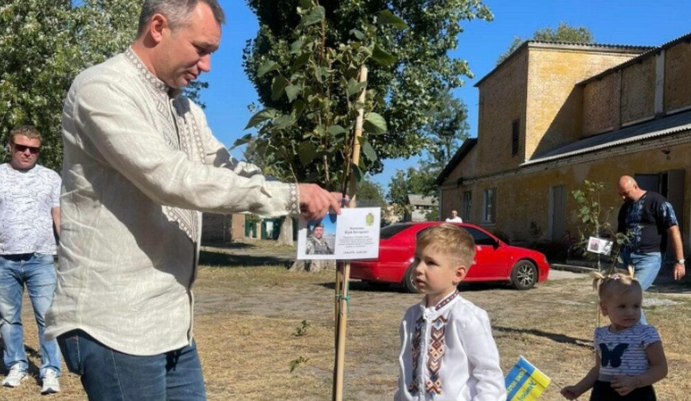 "Липи Перемоги" нагадуватимуть мешканцям Ірпеня про подвиг захисників України з Луганська (фото)