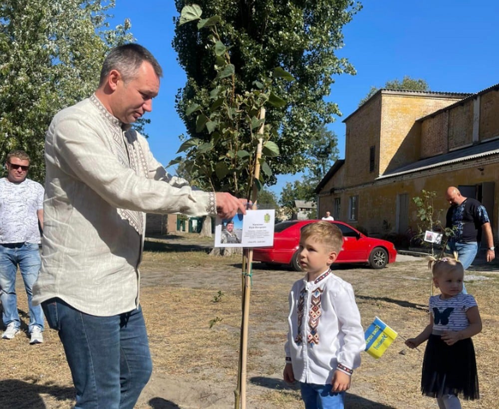 "Липи Перемоги" нагадуватимуть мешканцям Ірпеня про подвиг захисників України з Луганська (фото)