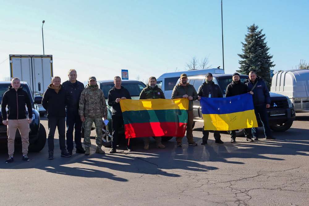 Луганським прикордонникам передали чотири позашляховики від Литовської прикордонної служби