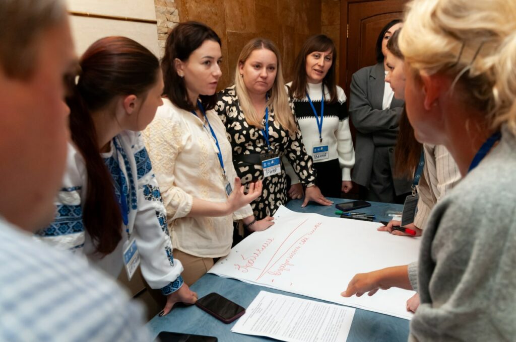 Маріуполь ділиться досвідом підтримки вимушених переселенців на Західноукраїнському форумі рад ВПО