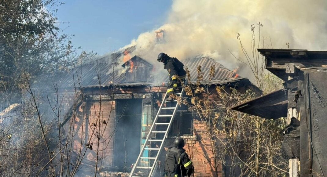 Минулої доби на Донеччині ліквідували 15 пожеж: горіли будівлі та сухостій (фото)