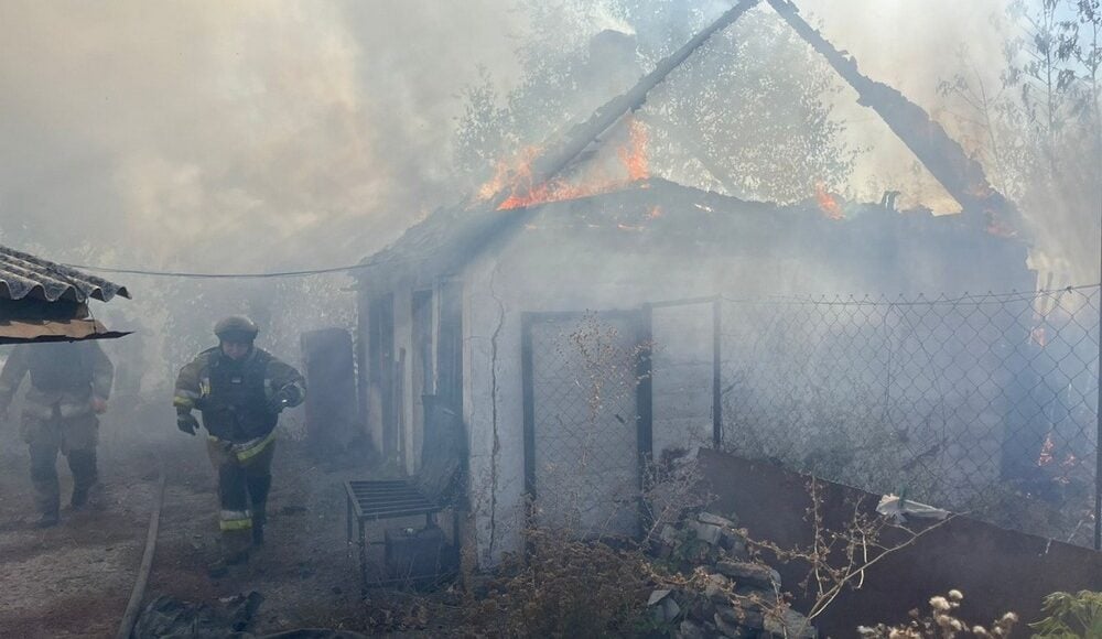 У Покровську за добу рятувальники ліквідували 4 пожежі, які виникли внаслідок ворожих обстрілів (фото)