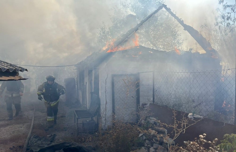 У Покровську за добу рятувальники ліквідували 4 пожежі, які виникли внаслідок ворожих обстрілів (фото)