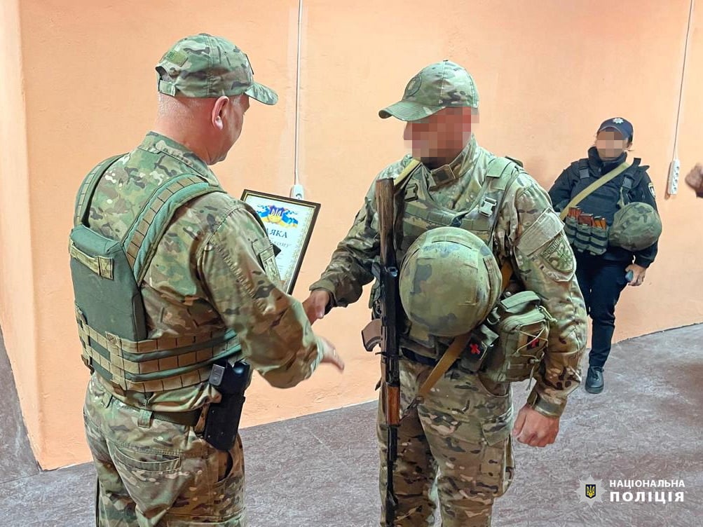 Поліцейські Луганщини отримали нагороди з нагоди Дня захисників та захисниць України