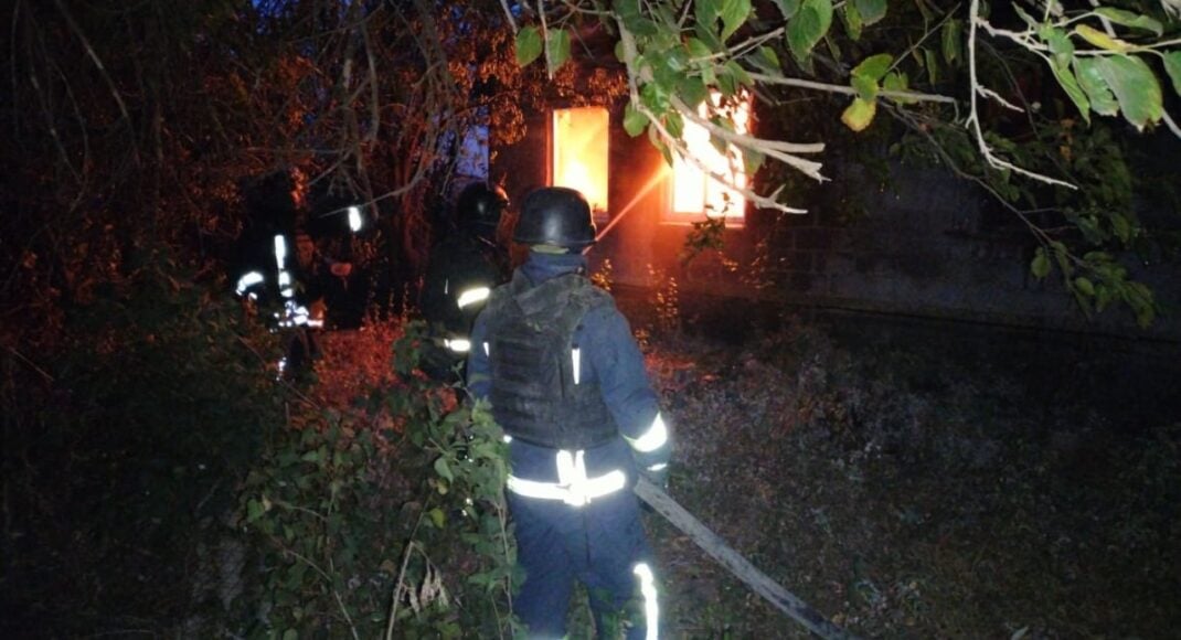 У селі Новий Комар рятувальники ліквідували масштабну пожежу (фото)