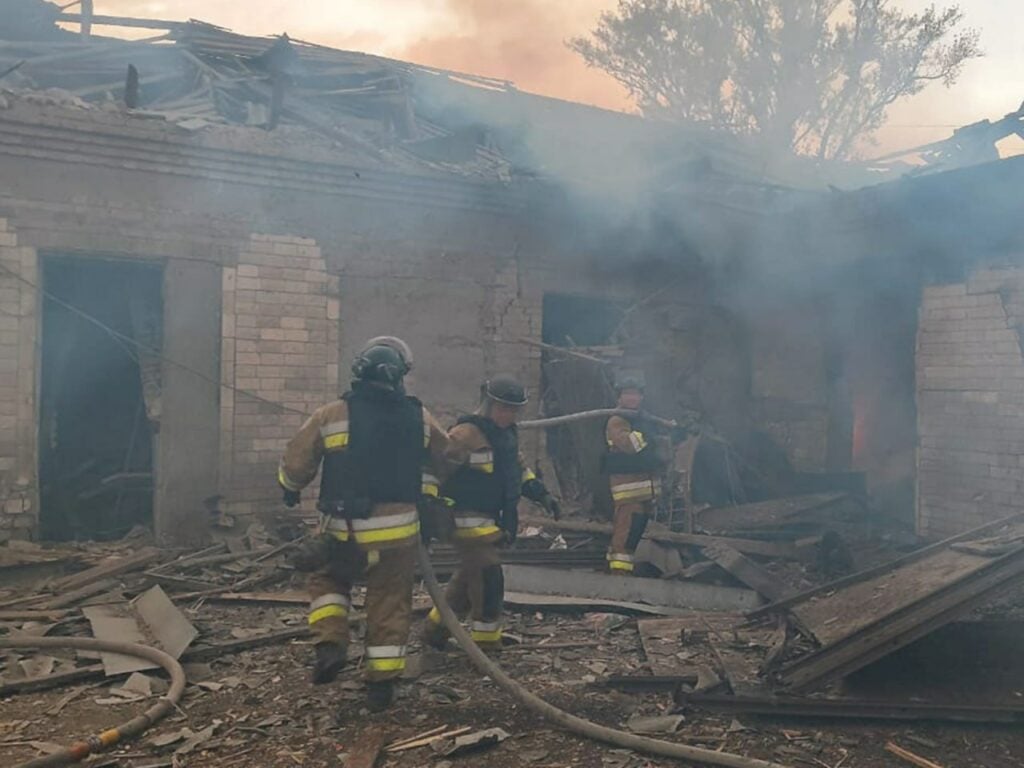 Росіяни поранили в Олексієво-Дружківці 37-річного чоловіка та вбили двох хлопців 21 та 19 років 4