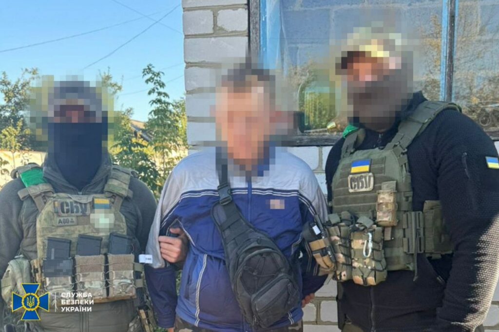 СБУ затримала 4-х чоловіків, яких підозрюють у коригуванні ворожих ударів по Донеччині