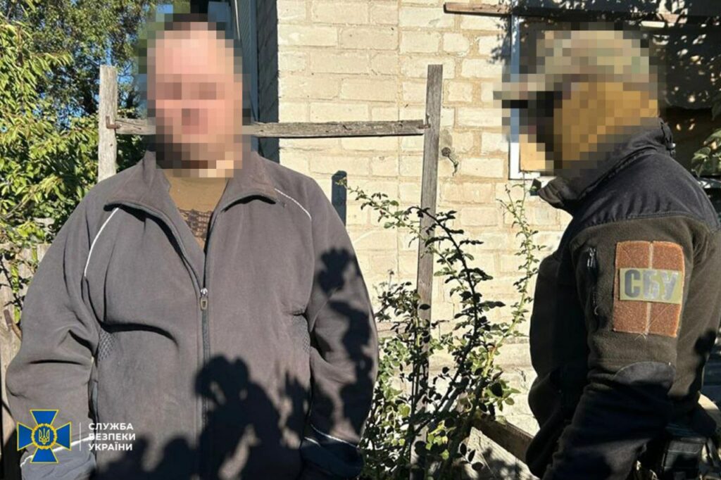 СБУ затримала 4-х чоловіків, яких підозрюють у коригуванні ворожих ударів по Донеччині