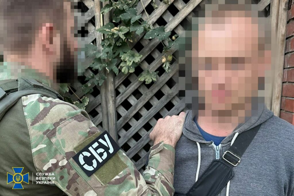 СБУ затримала 4-х чоловіків, яких підозрюють у коригуванні ворожих ударів по Донеччині