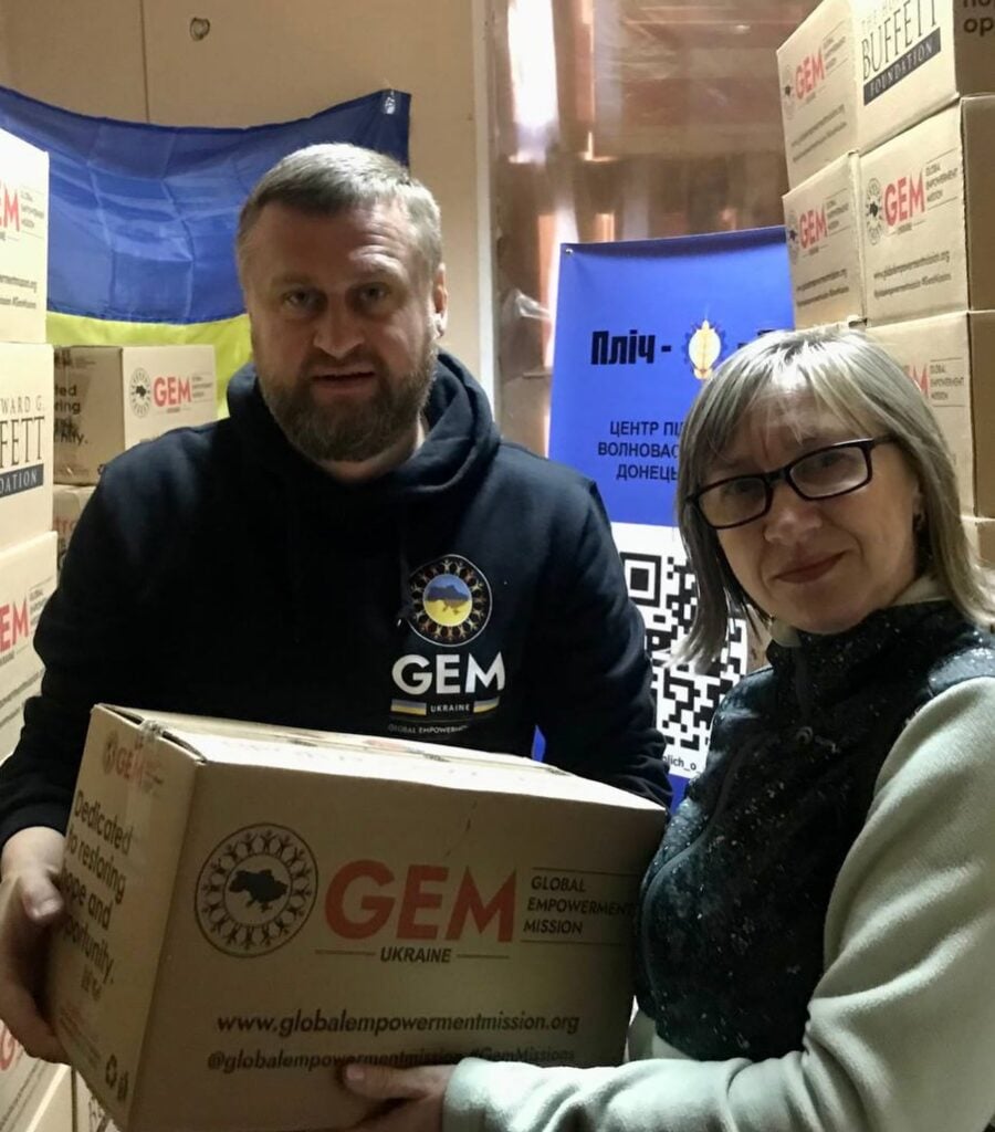 Сімейні набори від GEM і HGBF видавали у центрі підтримки ВПО Волноваського району в Дніпрі