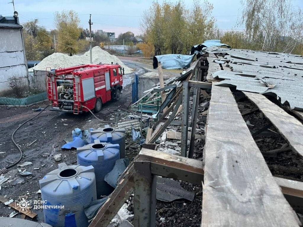 У Мирнограді надзвичайники ліквідували пожежу, яка виникла внаслідок обстрілу