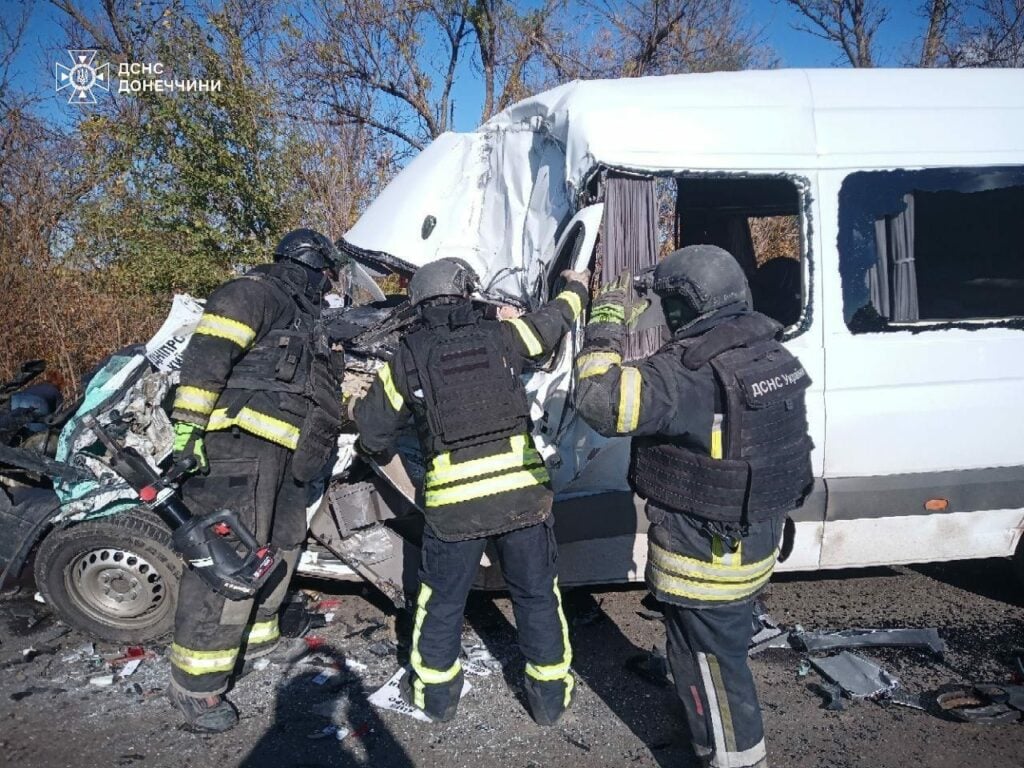 В Покровском районе маршрутка с пассажирами попала в жесткое ДТП 2