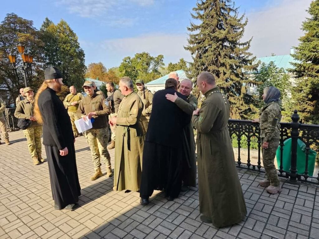 Военные капелланы и бойцы ВСУ посетили заповедник в Святогорске Донецкой области 3