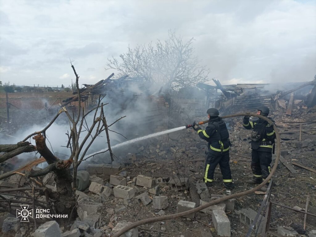 Вогнеборці ліквідували загоряння житлового будинку після ворожого обстрілу Улакли на Донеччині 3