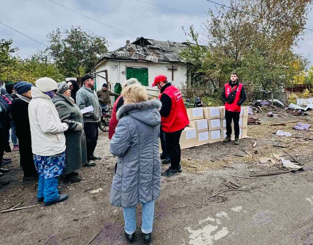 Жителі двох селищ на Покровщині отримали гігієнічні й будівельні набори від благодійників 4