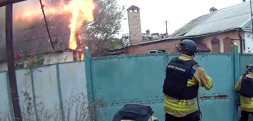 Пожарные ликвидировали пожар в Иванополье Донецкой области (видео)