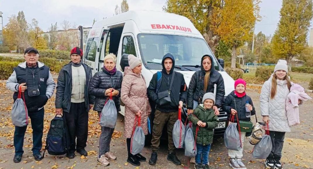 100 продуктовых наборов для эвакуированных из Покровска передало Общество Красного Креста Украины