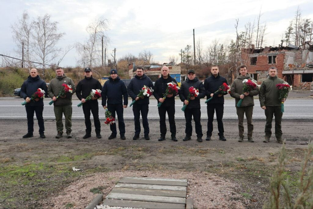 Донецька ОВА і керівники ДСНС та СБУ у День Гідності та Свободи вшанували пам'ять загиблих Героїв України (фото)