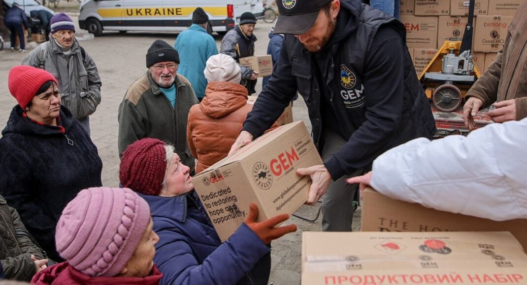 На Донетчине гуманитарную помощь от GEM и HGBF получили жители поселка Черкасское (фото)