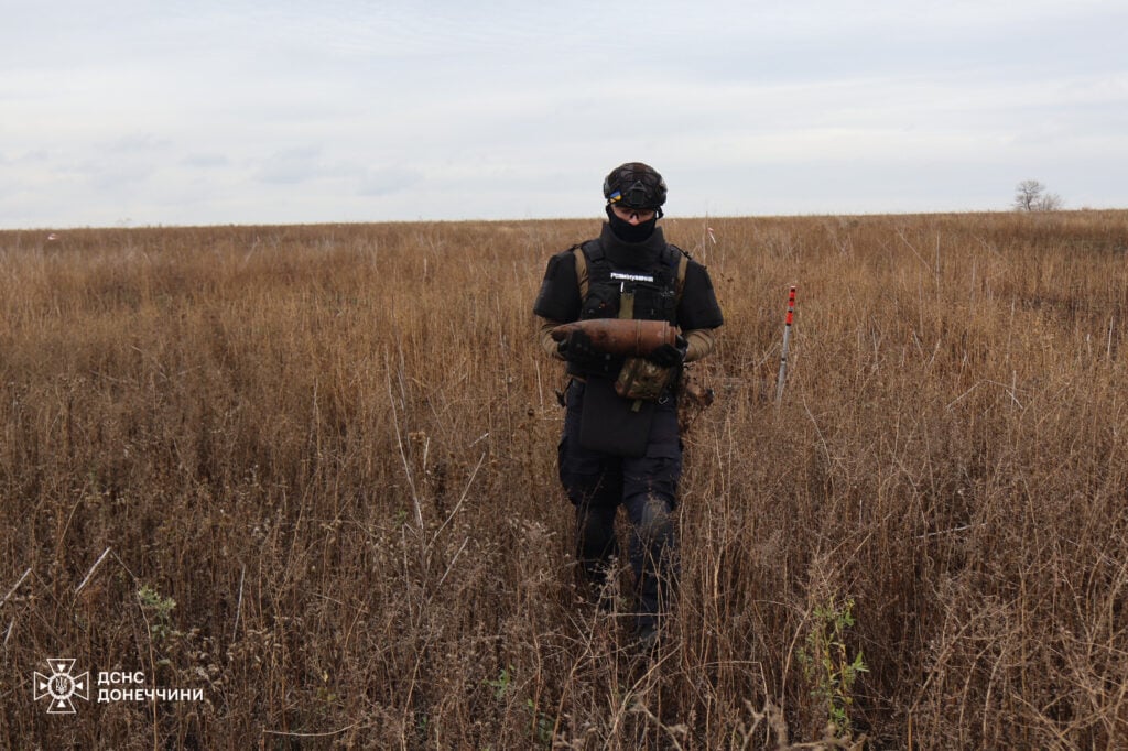 На Донеччині піротехніки ДСНС вилучили мінометну міну та артилерійські снаряди