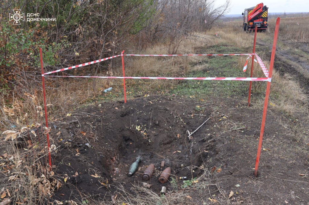 На Донеччині піротехніки ДСНС вилучили мінометну міну та артилерійські снаряди