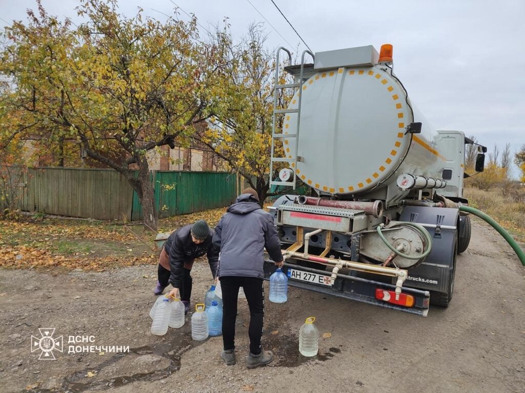 На Донеччині рятувальники привезли 16 тонн питної води жителям Костянтинівки 2