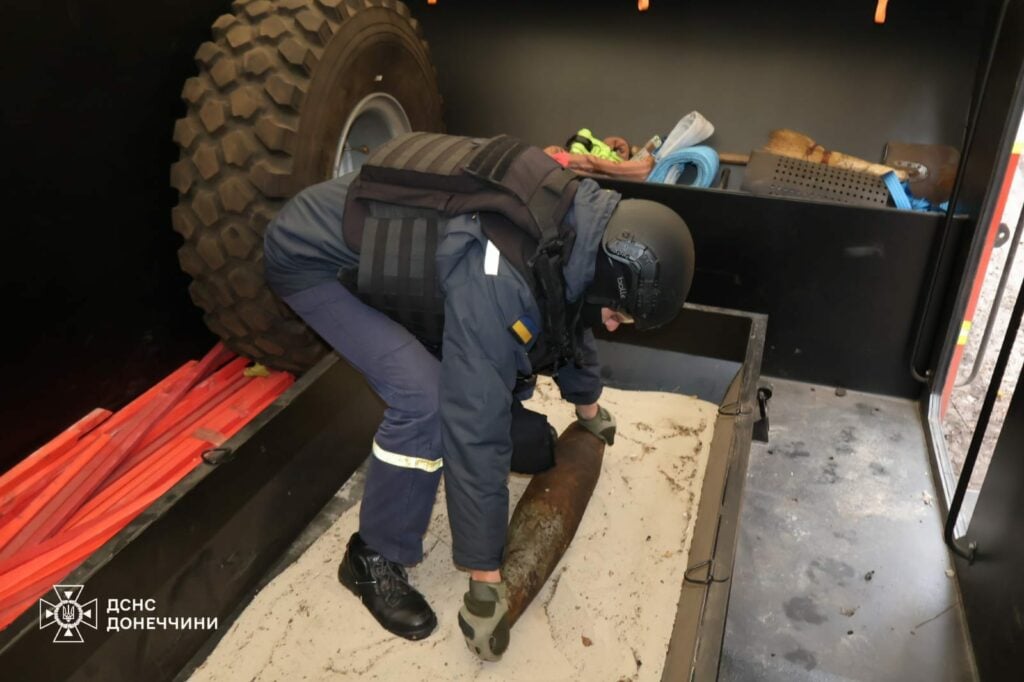 На Донеччині за добу піротехніки ДСНС знищили 12 вибухонебезпечних предметів