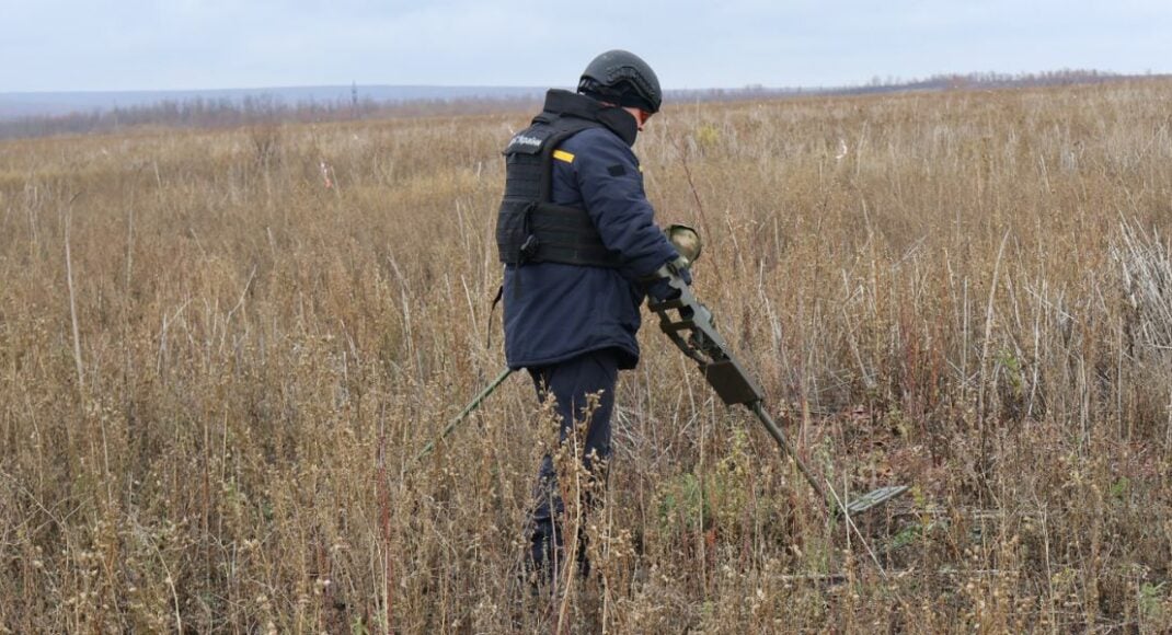 Піротехніки ДСНС знешкодили 2 боєприпаси у Краматорському районі (фото)