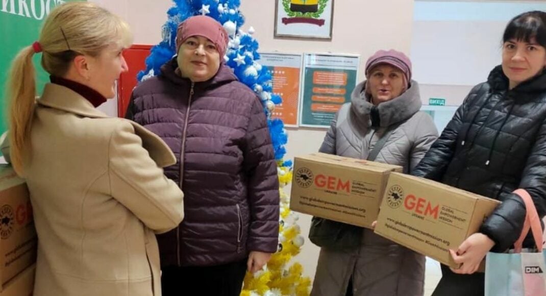 Продуктові набори від GEM та HGBF отримали у Києві переселенці з Торецької громади (фото)