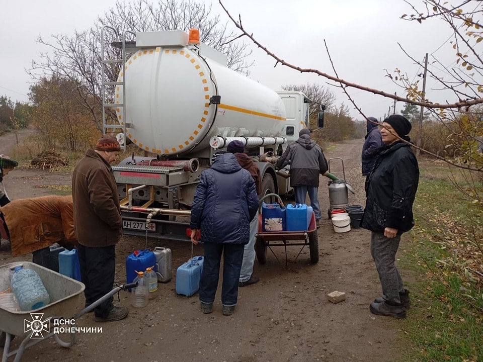 Рятувальники Донеччини доставили мешканцям Костянтинівки питну воду