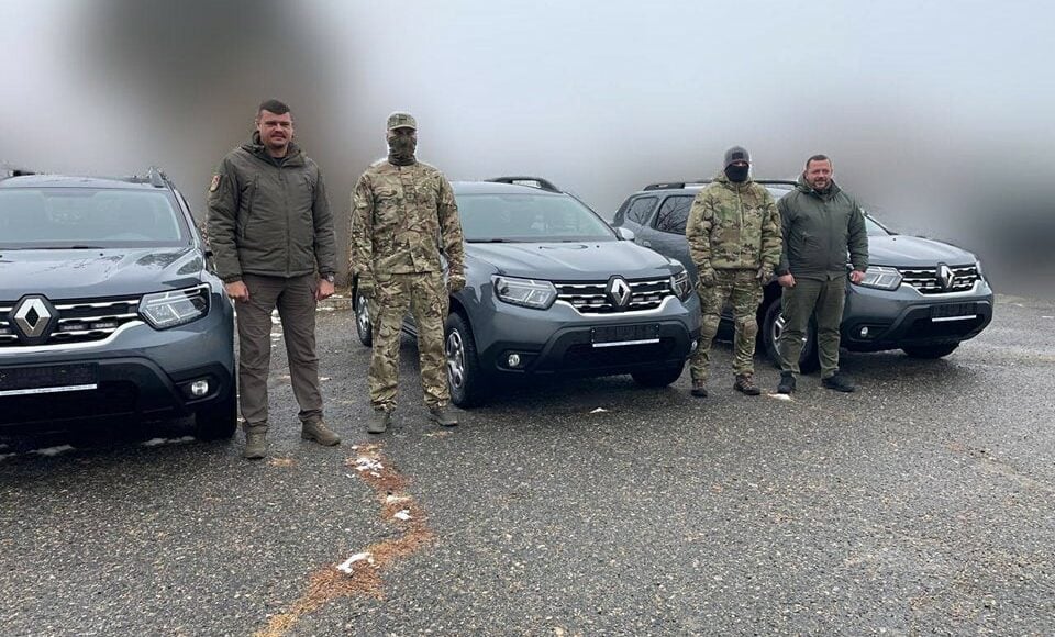 Спецпризначенці отримали три нові автівки від Рубіжанської громади та Луганської ОВА