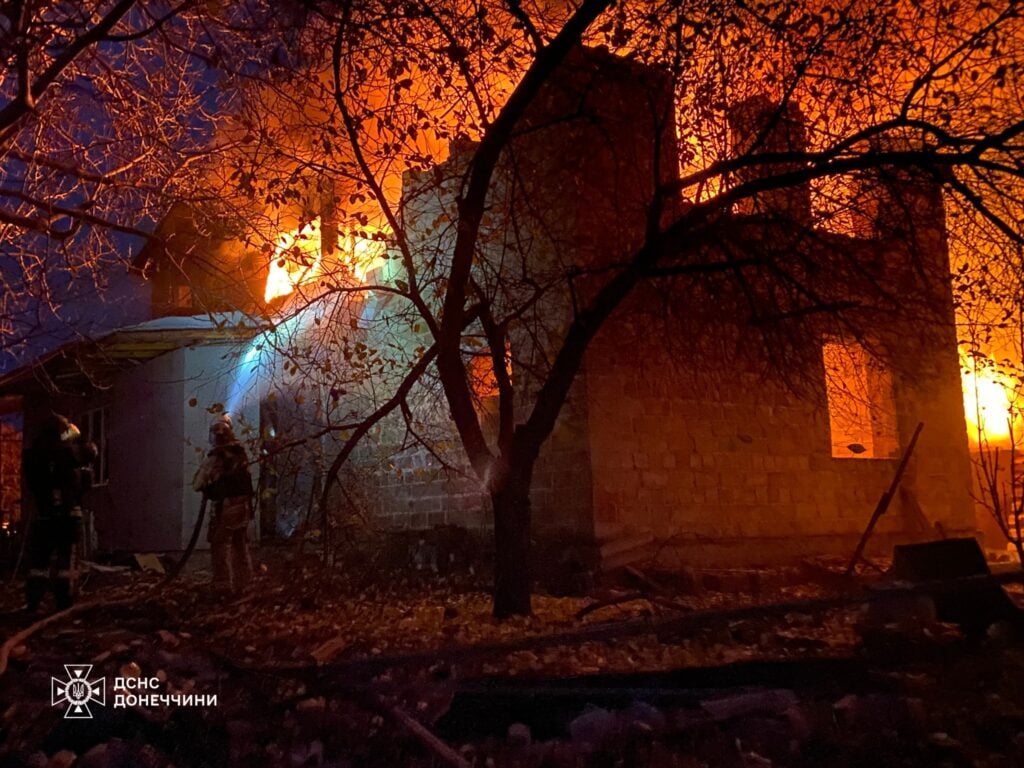 У Біленькому на Донеччині вчора виникло три пожежі внаслідок удару російської авіації 3