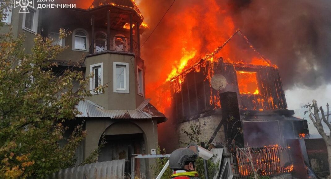 У Покровську минулої доби рятувальники ліквідували пожежу житлового будинку (фото)