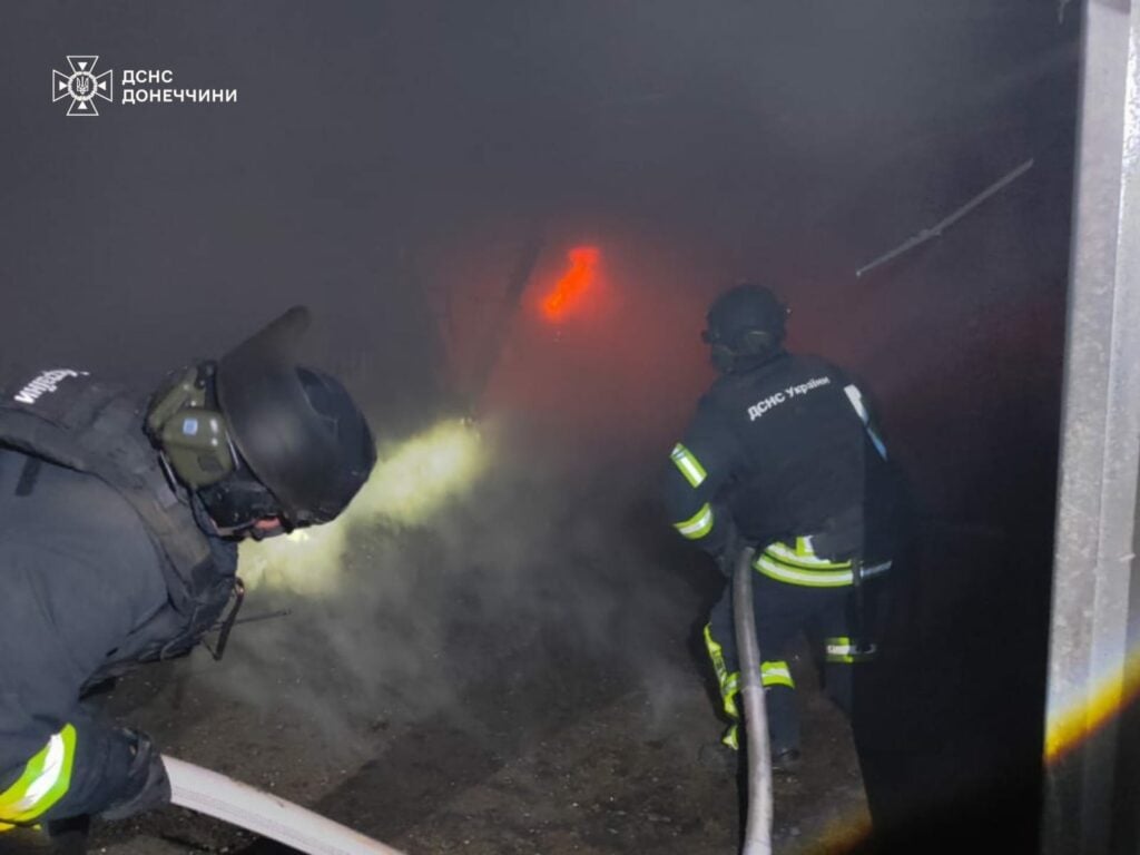 У Торському рятувальники ліквідували наслідки ворожого обстрілу