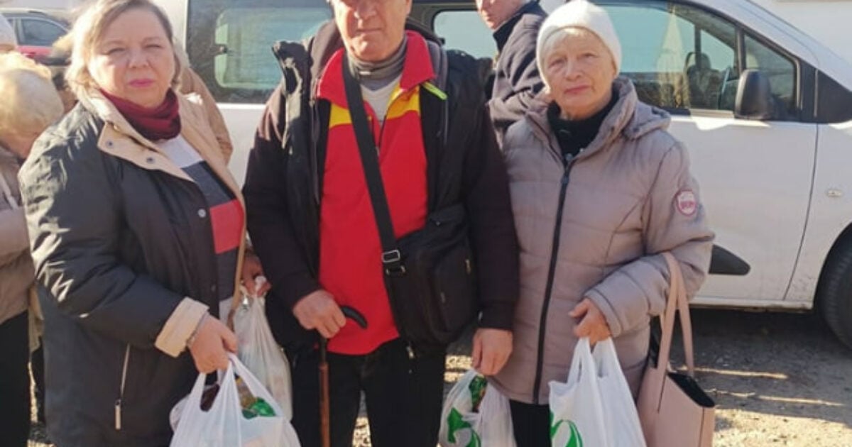 У Жовтих Водах мешканці Бахмутської громади отримали гуманітарну допомогу