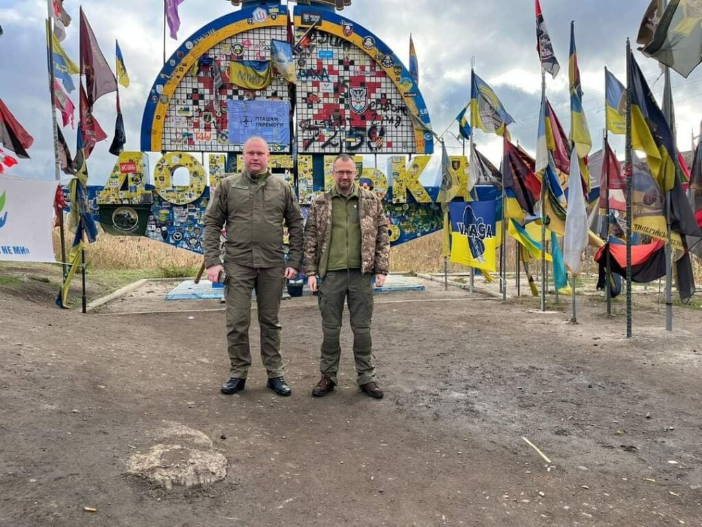 Военным луганской бригады территориальной обороны передали автомобиль повышенной проходимости 2