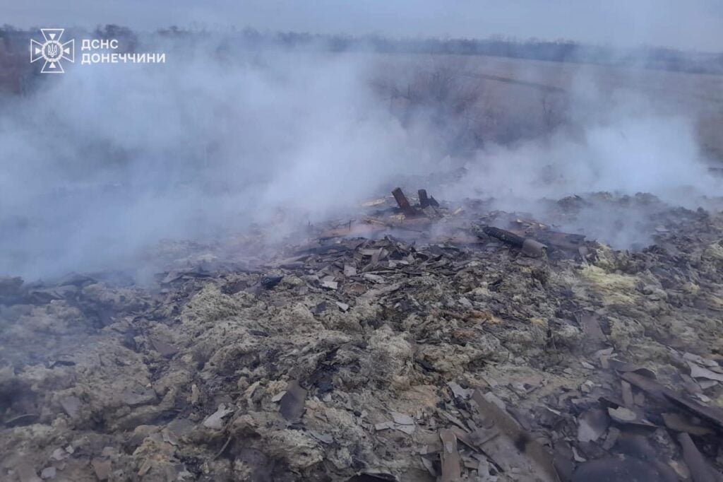 Внаслідок сьогоднішнього удару по Іванопіллю загорілася адміністративна будівля