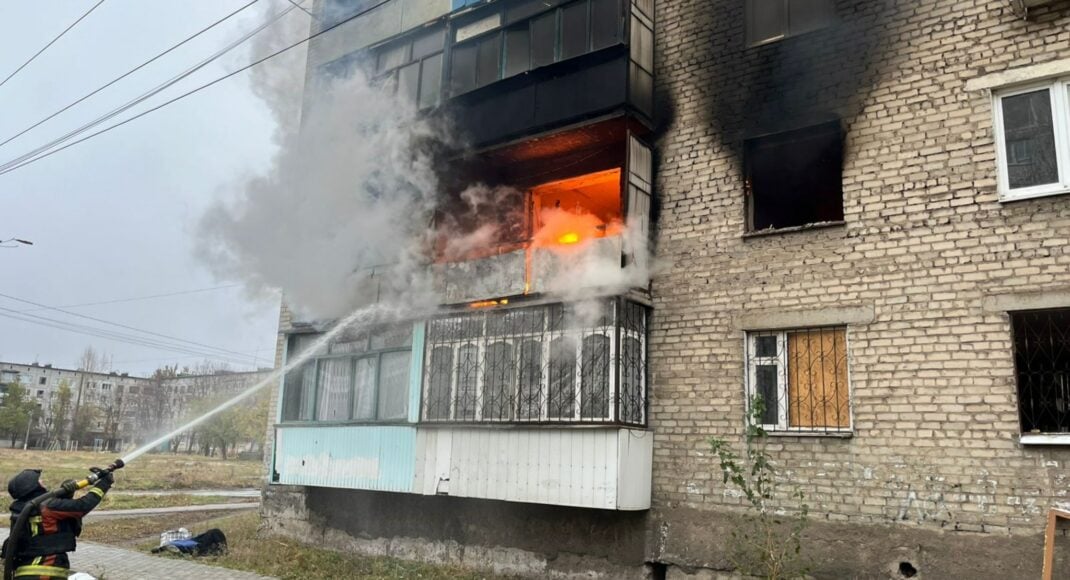 Огнеборцы два часа тушили пожар в пятиэтажке в Мирнограде на Донетчине