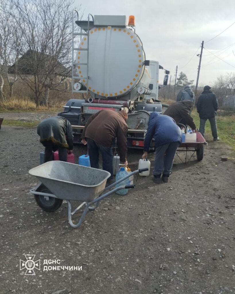 Жителям прифронтової Костянтинівки привезли 16 тонн питної води