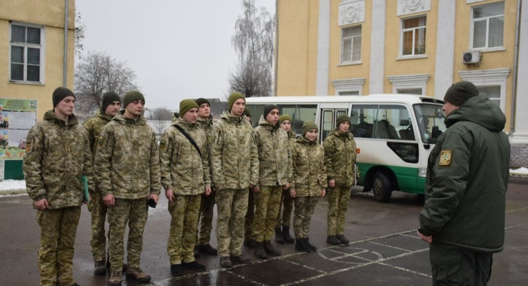 В адміністрації Байдена закликають Україну починати мобілізовувати з 18 років, — ЗМІ