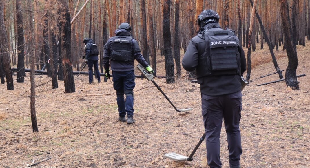 880 взрывоопасных предметов обезвредили на Донетчине в октябре пиротехники ГСЧС